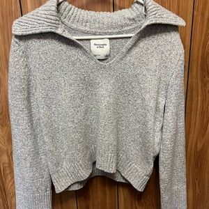 Abercrombie & Fitch Light Gray V-Neck Sweater